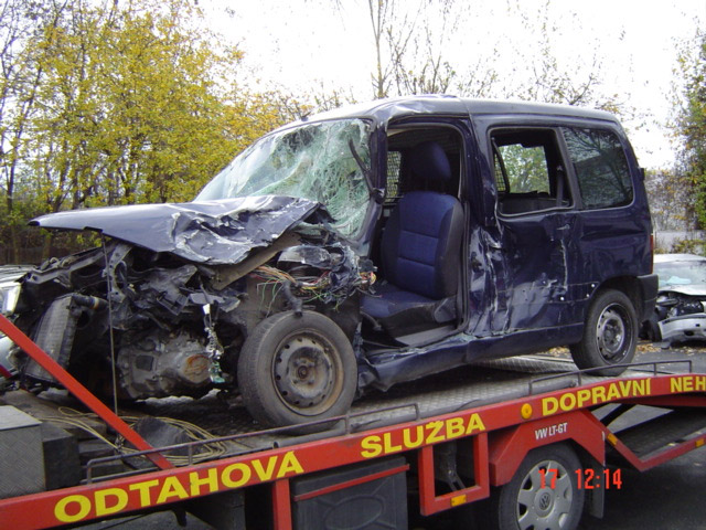 Nakládka vozidla na odtahovou techniku