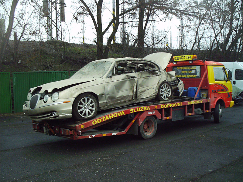 Odtahové vozidlo při zásahu